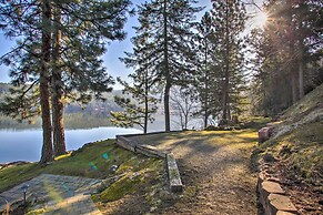 Luxurious Liberty Lake Hideaway w/ Hot Tub!