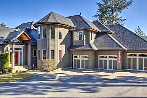Luxurious Liberty Lake Hideaway w/ Hot Tub!
