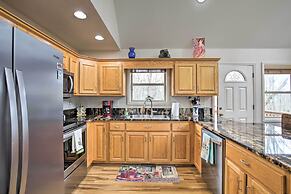 Cozy Hayesville Retreat w/ Deck & Mtn Views!