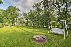 Kentucky Lake House With a Great Outdoor Space!