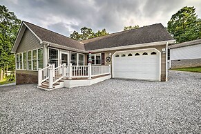 Kentucky Lake House With a Great Outdoor Space!