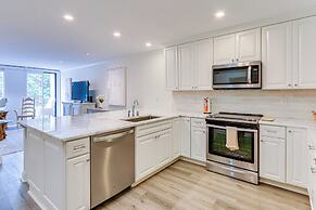 Walk to Pier & Golf: Heart of Harbour Town Condo
