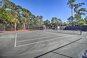 Walk to Pier & Golf: Heart of Harbour Town Condo