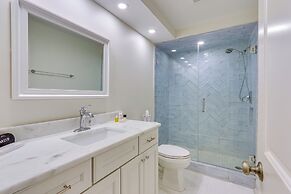 Walk to Pier & Golf: Heart of Harbour Town Condo