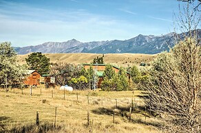 Emigrant Cabin on 10 Acres w/ BBQ & Peaceful Views