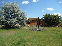 Emigrant Cabin on 10 Acres w/ BBQ & Peaceful Views