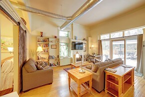 Charming Saugatuck Condo w/ Private Deck + Grill!