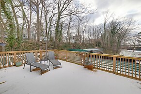 Charming Saugatuck Condo w/ Private Deck + Grill!