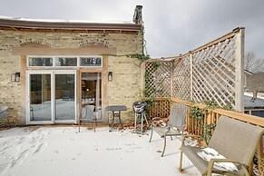 Charming Saugatuck Condo w/ Private Deck + Grill!