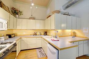 Charming Saugatuck Condo w/ Private Deck + Grill!