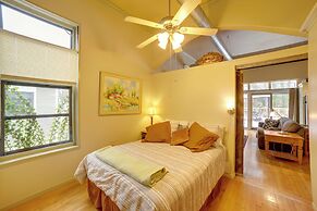 Charming Saugatuck Condo w/ Private Deck + Grill!