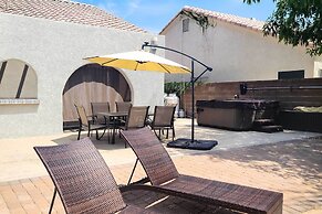 Beautiful Backyard: Comfortable Phoenix Getaway!