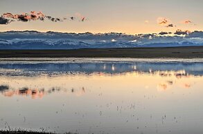 Updated Townhouse w/ Pergola, Walk to Downtown!