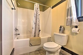 Updated Townhouse w/ Pergola, Walk to Downtown!