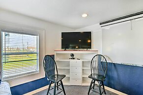 Relaxing Surfside Bunkhouse - Walk to the Beach!