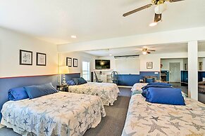 Relaxing Surfside Bunkhouse - Walk to the Beach!