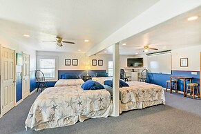 Relaxing Surfside Bunkhouse - Walk to the Beach!