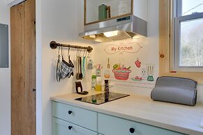 Cozy Catskills Tiny Home ~ 3 Mi to Bethel Woods!