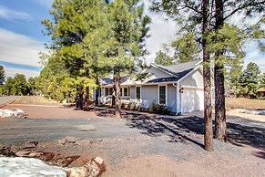 1 Mi to Lake: Dog-friendly Home in Show Low!