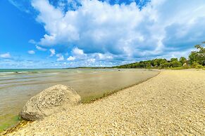 Upscale Earl Young Charlevoix Cottage w/ Deck!