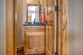 Modern Moab Townhome w/ Private Hot Tub & Patio!