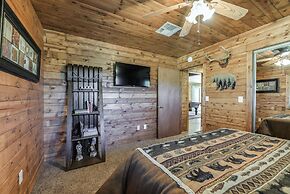 Well-appointed Alto Cabin w/ Fire Pit & Pool Table