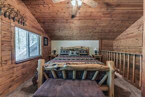 Well-appointed Alto Cabin w/ Fire Pit & Pool Table