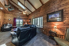 Well-appointed Alto Cabin w/ Fire Pit & Pool Table