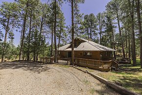 Well-appointed Alto Cabin w/ Fire Pit & Pool Table