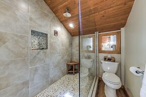 Well-appointed Alto Cabin w/ Fire Pit & Pool Table