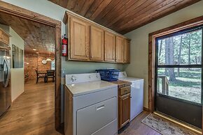 Well-appointed Alto Cabin w/ Fire Pit & Pool Table