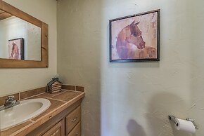 Well-appointed Alto Cabin w/ Fire Pit & Pool Table