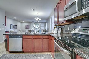 2 Mi to Hospital: Glendale Getaway Near Golf!