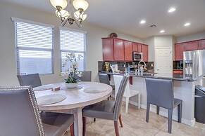 2 Mi to Hospital: Glendale Getaway Near Golf!