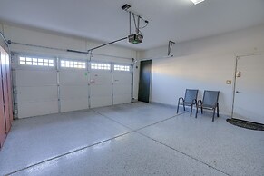 2 Mi to Hospital: Glendale Getaway Near Golf!