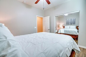 2 Mi to Hospital: Glendale Getaway Near Golf!