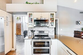 Tempe Retreat w/ Saltwater Pool & Grill!