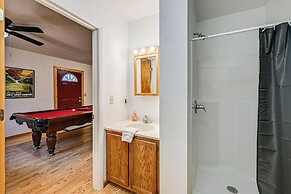 Bryson City Cabin w/ Hot Tub, Views & Pool Table!