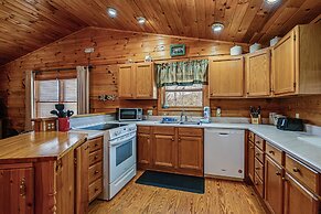 Bryson City Cabin w/ Hot Tub, Views & Pool Table!