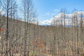 Bryson City Cabin w/ Hot Tub, Views & Pool Table!