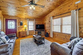 Bryson City Cabin w/ Hot Tub, Views & Pool Table!