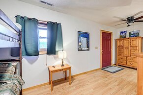 Bryson City Cabin w/ Hot Tub, Views & Pool Table!