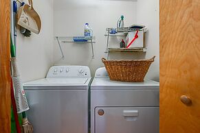 Bryson City Cabin w/ Hot Tub, Views & Pool Table!