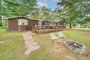 Walk to Beach & Lake: Idyllic Escape in Edinboro!
