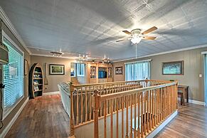 Lake Barkley Home: Private Dock, Kayaks, Fire Pit!