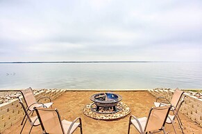 Waterfront Lake Tawakoni Home w/ Fire Pit!