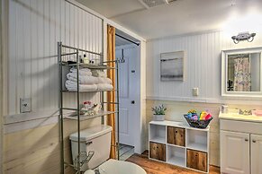 5 Mi to Rockport Beach Park: Studio w/ Porch!