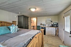 5 Mi to Rockport Beach Park: Studio w/ Porch!