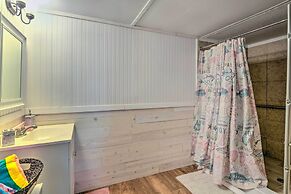 5 Mi to Rockport Beach Park: Studio w/ Porch!