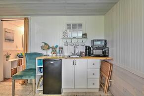 5 Mi to Rockport Beach Park: Studio w/ Porch!